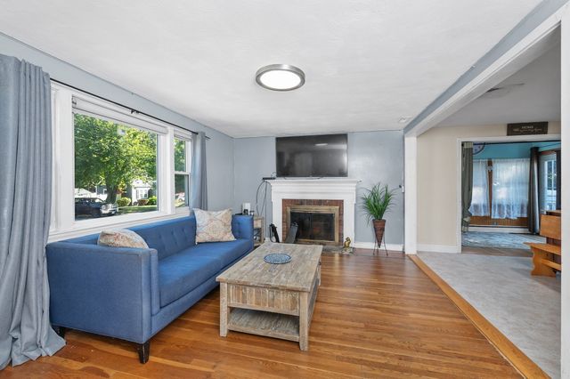 9 Fosters Ln, Wakefield, MA 01880