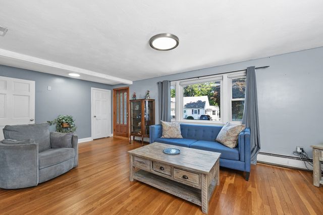 9 Fosters Ln, Wakefield, MA 01880