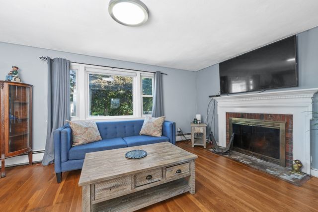9 Fosters Ln, Wakefield, MA 01880