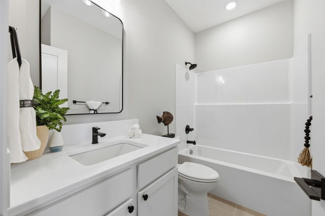 8424 Pebble St, Maize, KS 67101