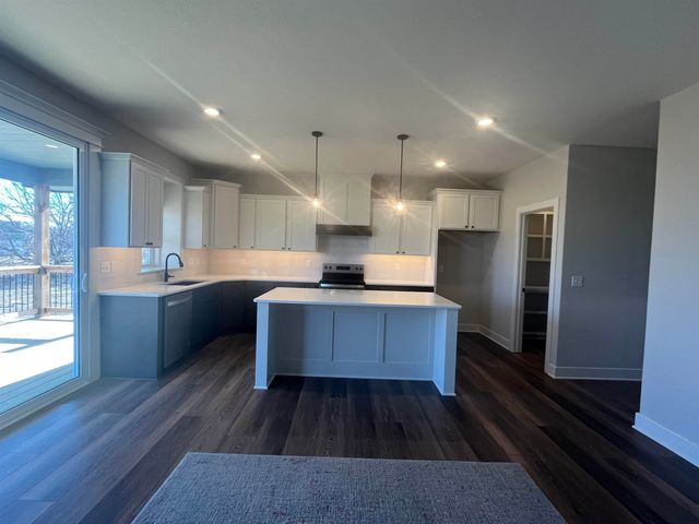 8424 Pebble St, Maize, KS 67101