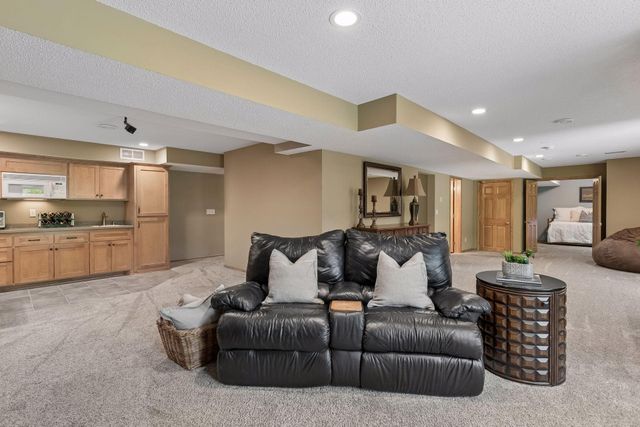 9176 Tewsbury Gate N, Maple Grove, MN 55311