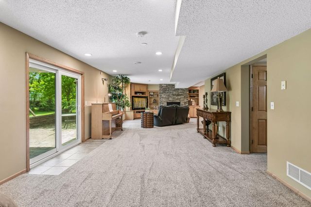 9176 Tewsbury Gate N, Maple Grove, MN 55311