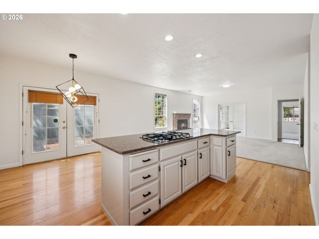 5904 BAY POINT Dr, Lake Oswego, OR 97035