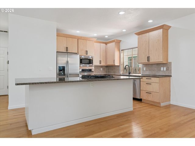 5904 BAY POINT Dr, Lake Oswego, OR 97035