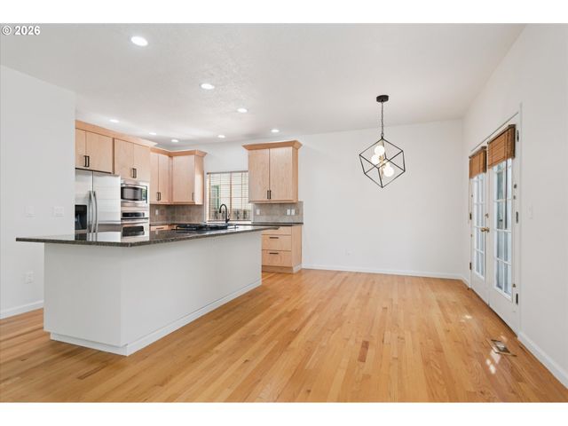 5904 BAY POINT Dr, Lake Oswego, OR 97035