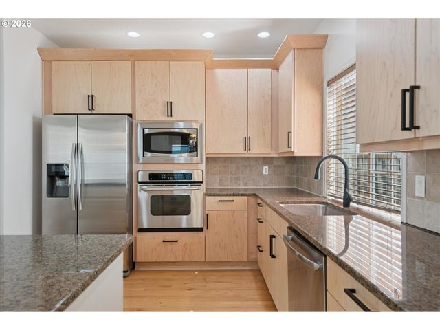 5904 BAY POINT Dr, Lake Oswego, OR 97035