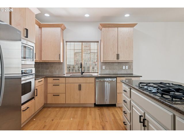 5904 BAY POINT Dr, Lake Oswego, OR 97035