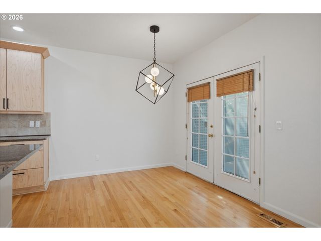 5904 BAY POINT Dr, Lake Oswego, OR 97035