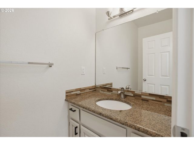 5904 BAY POINT Dr, Lake Oswego, OR 97035