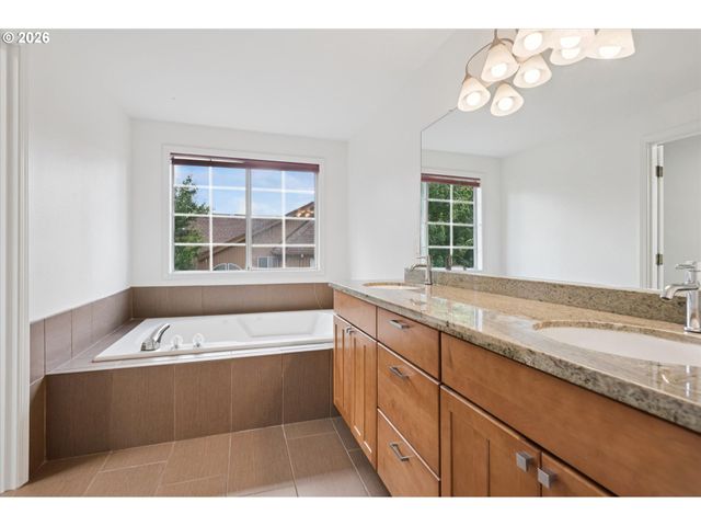 5904 BAY POINT Dr, Lake Oswego, OR 97035