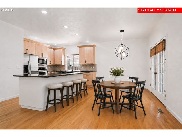 5904 BAY POINT Dr, Lake Oswego, OR 97035