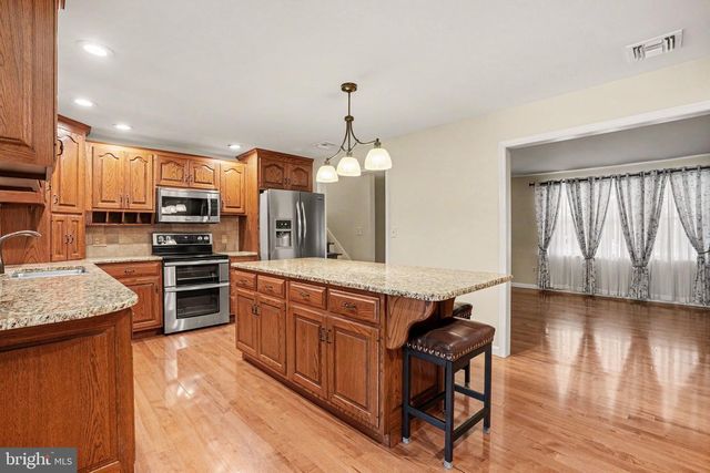 17 CARDINAL DR, Carlisle, PA 17015