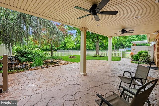 17 CARDINAL DR, Carlisle, PA 17015