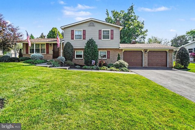 17 CARDINAL DR, Carlisle, PA 17015