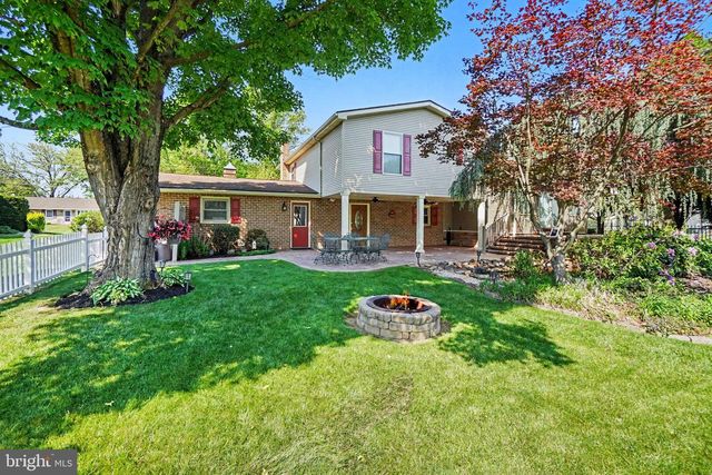 17 CARDINAL DR, Carlisle, PA 17015
