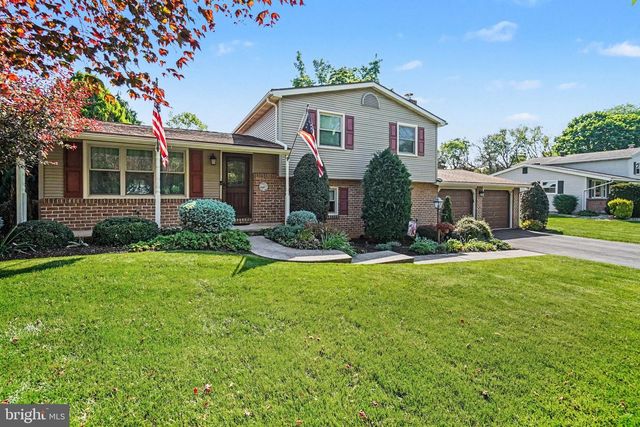 17 CARDINAL DR, Carlisle, PA 17015