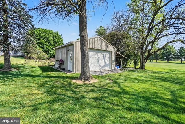 17 CARDINAL DR, Carlisle, PA 17015