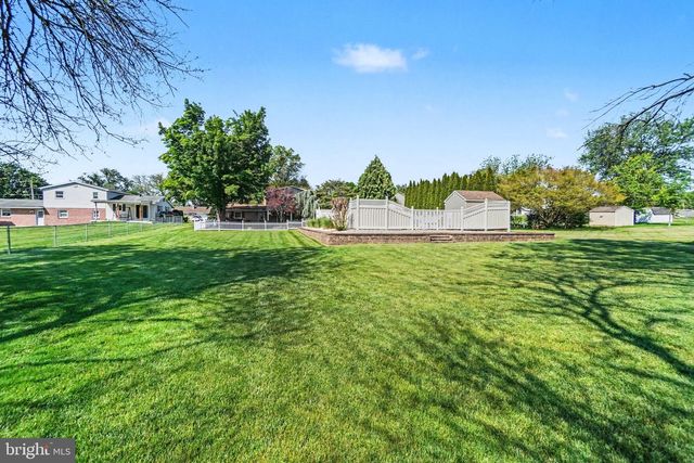 17 CARDINAL DR, Carlisle, PA 17015