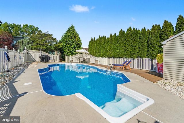 17 CARDINAL DR, Carlisle, PA 17015