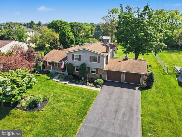 17 CARDINAL DR, Carlisle, PA 17015