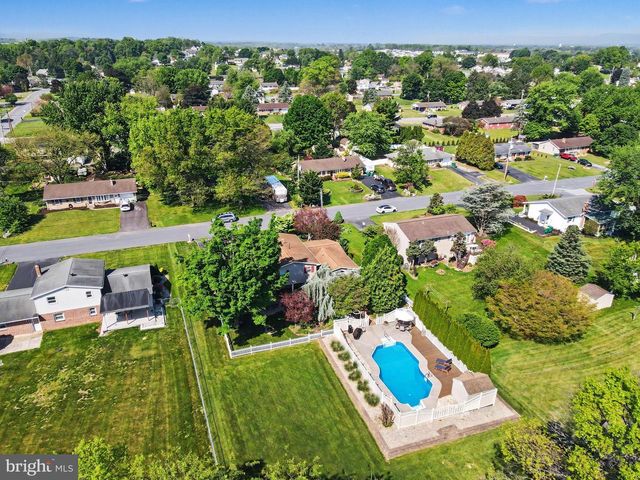 17 CARDINAL DR, Carlisle, PA 17015
