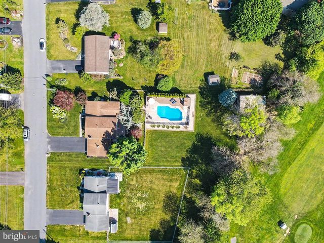 17 CARDINAL DR, Carlisle, PA 17015