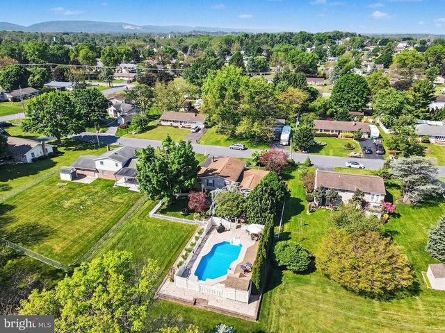 17 CARDINAL DR, Carlisle, PA 17015