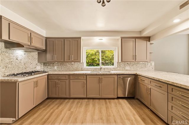 15701 Royal Ridge, Sherman Oaks, CA 91403