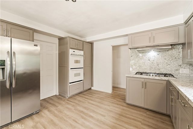 15701 Royal Ridge, Sherman Oaks, CA 91403
