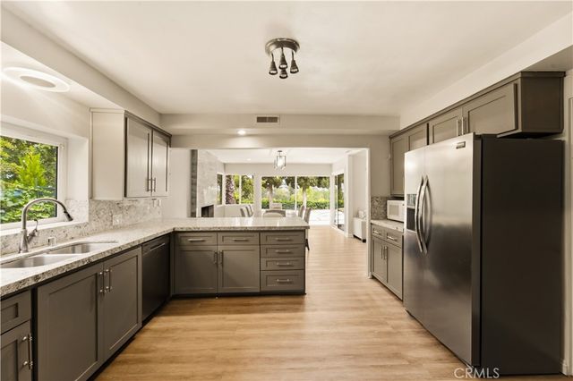 15701 Royal Ridge, Sherman Oaks, CA 91403