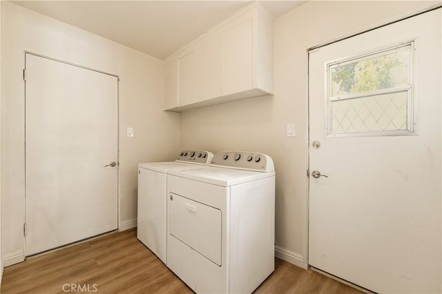 15701 Royal Ridge, Sherman Oaks, CA 91403