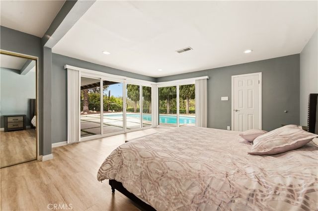 15701 Royal Ridge, Sherman Oaks, CA 91403