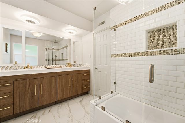 15701 Royal Ridge, Sherman Oaks, CA 91403