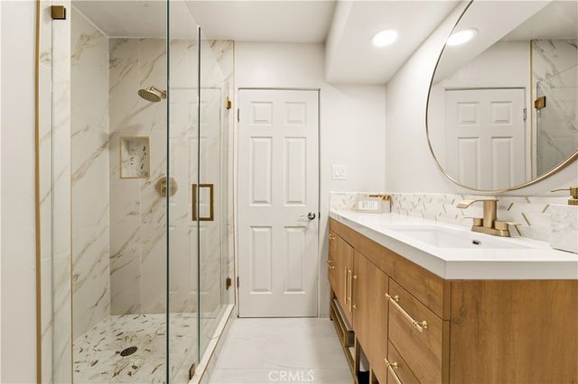 15701 Royal Ridge, Sherman Oaks, CA 91403