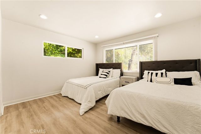 15701 Royal Ridge, Sherman Oaks, CA 91403