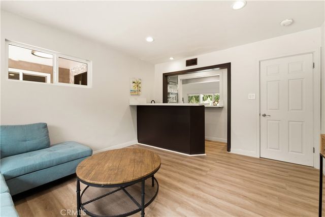 15701 Royal Ridge, Sherman Oaks, CA 91403