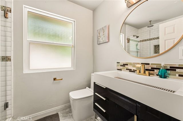 15701 Royal Ridge, Sherman Oaks, CA 91403