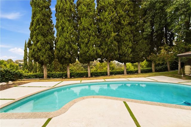 15701 Royal Ridge, Sherman Oaks, CA 91403