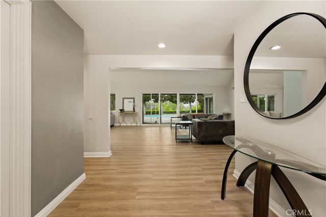 15701 Royal Ridge, Sherman Oaks, CA 91403