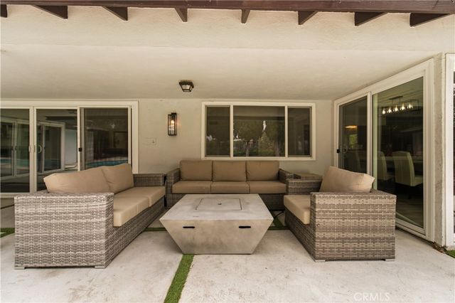 15701 Royal Ridge, Sherman Oaks, CA 91403