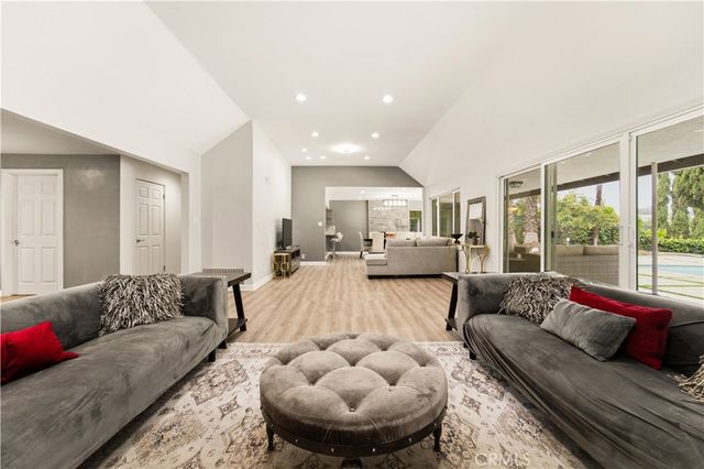 15701 Royal Ridge, Sherman Oaks, CA 91403
