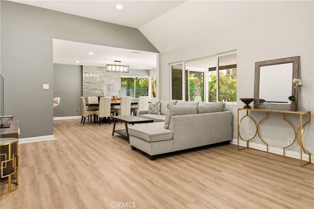 15701 Royal Ridge, Sherman Oaks, CA 91403