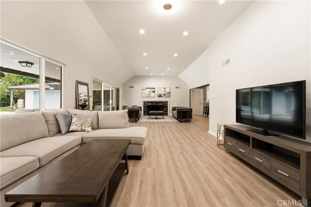 15701 Royal Ridge, Sherman Oaks, CA 91403
