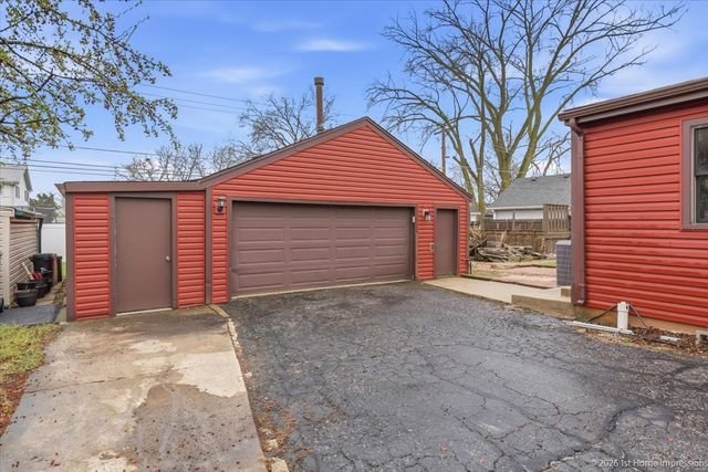 7817 W 98th Place, Hickory Hills, IL 60457