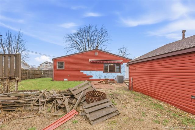 7817 W 98th Place, Hickory Hills, IL 60457