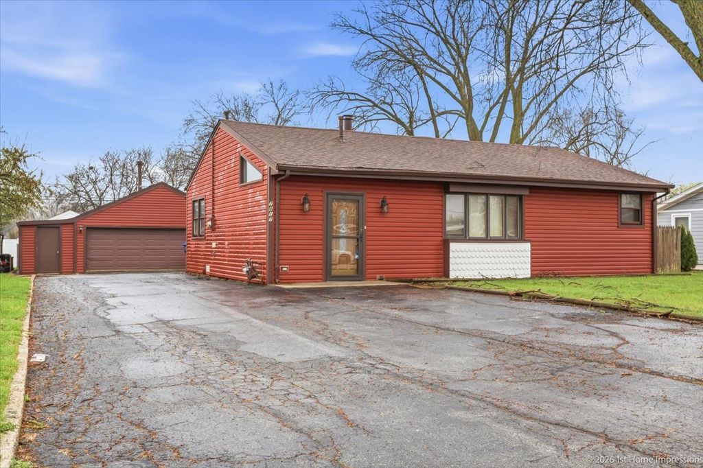 7817 W 98th Place, Hickory Hills, IL 60457