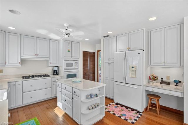 1157 Bird LN, Sanibel, FL 33957