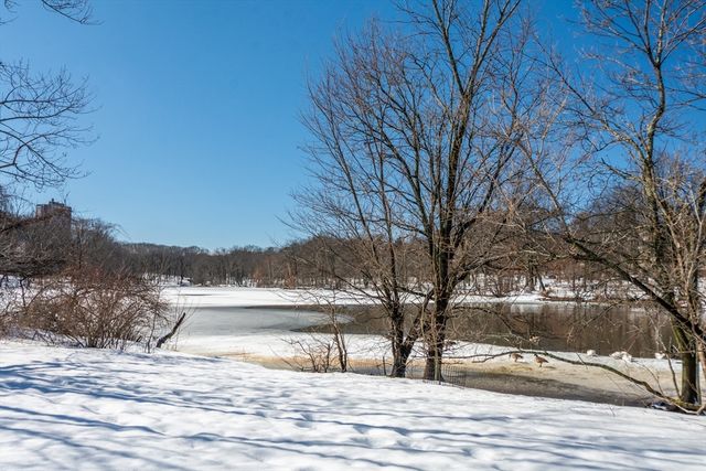 70 Jamaicaway 5, Boston, MA 02130