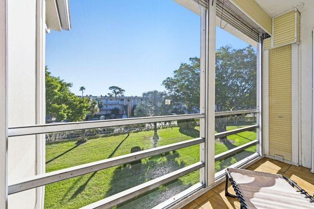 2615 N Garden Drive 305, Lake Worth, FL 33461